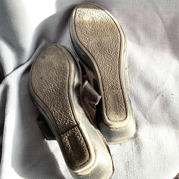 Dockers soft black leather flip flops size 7 - Picture 6 of 6